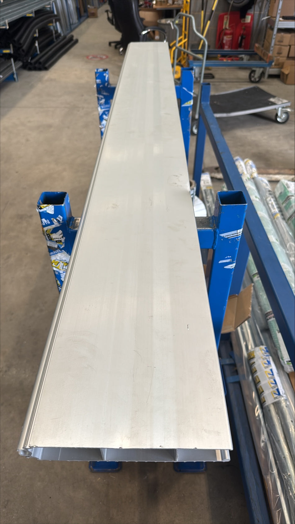 XAL463.200.2100.ANO - Intermediary profile alu 200mm - 2100mm (SLIGHT DAMAGE)