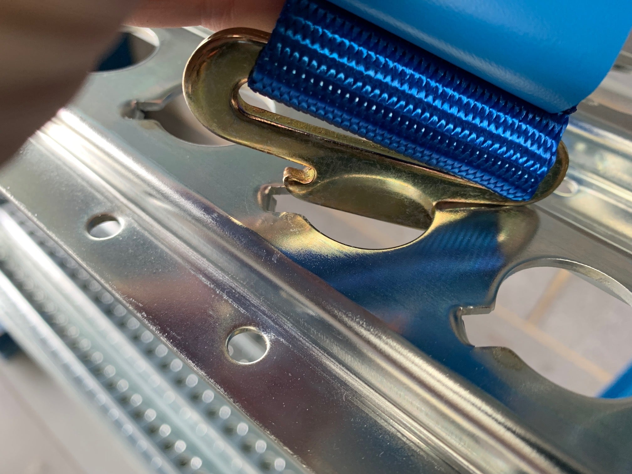 Lashing Extension for 1806 Load Track, featuring a metal frame with a blue strap and holes for secure attachment, supports up to 1200kg.