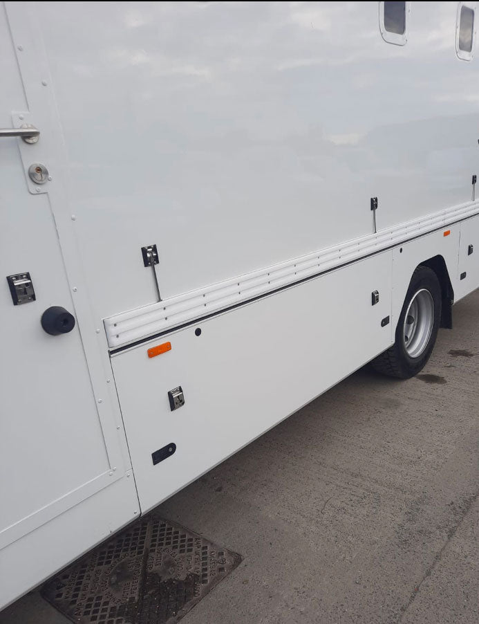 Tila Hinge 29mm x 2700mm shown on a vehicle, highlighting its robust, maintenance-free anodised aluminium design for doors, tailgates, and flaps.