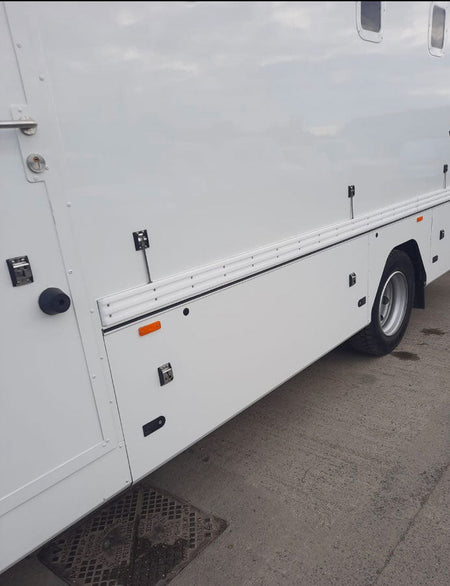 Tila Hinge 29mm x 2700mm shown on a vehicle, highlighting its robust, maintenance-free anodised aluminium design for doors, tailgates, and flaps.