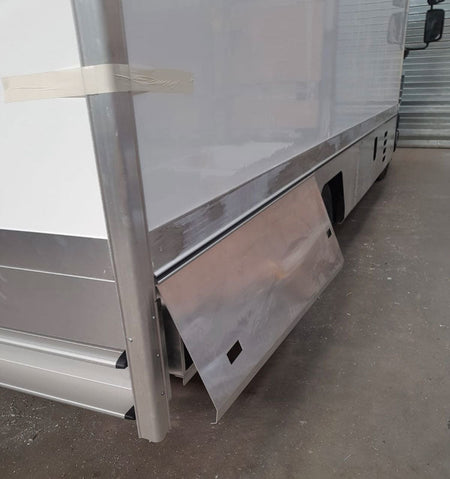 Tila Hinge 29mm x 2700mm displayed on a trailer, highlighting its robust anodised aluminium construction, suitable for doors and tailgates.