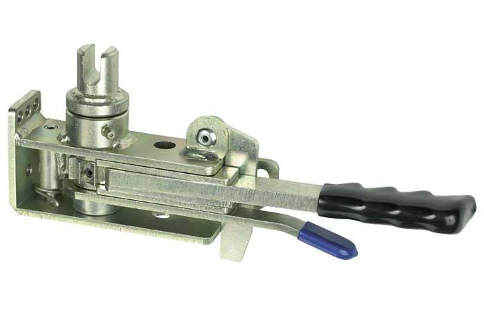 R44 Ratchet Tensioner close-up, showcasing a robust metal lever tool with a 25mm dia slotted spindle, ideal for commercial trailer load restraint.