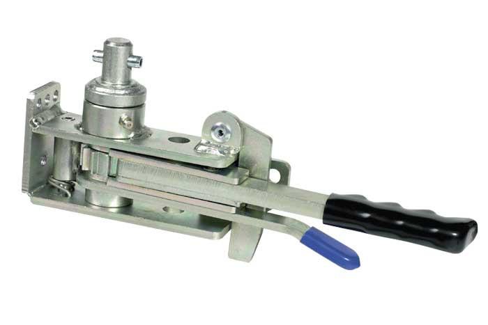 R44W Ratchet Tensioner, a zinc-plated mechanical tool with pinned spindle, designed for SDC Trailers Ltd's commercial applications.