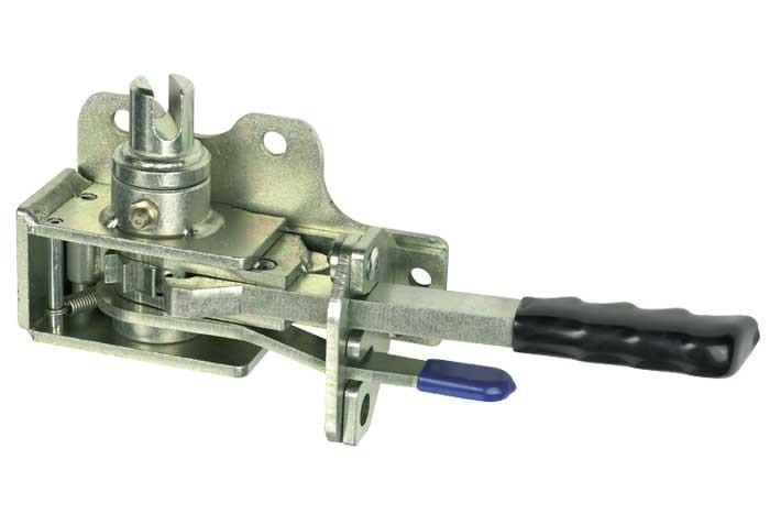 R45M Ratchet Tensioner close-up; metal tool with a 25mm slotted spindle, zinc-plated finish, designed for Montracon Trailers, visible mechanical components.